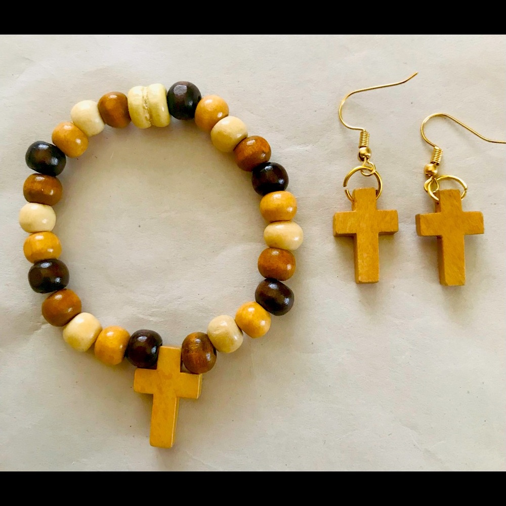 MULTI COLORED ROUND STRETCHY BEADED WOOD BRACELET AND EARRINGS SET